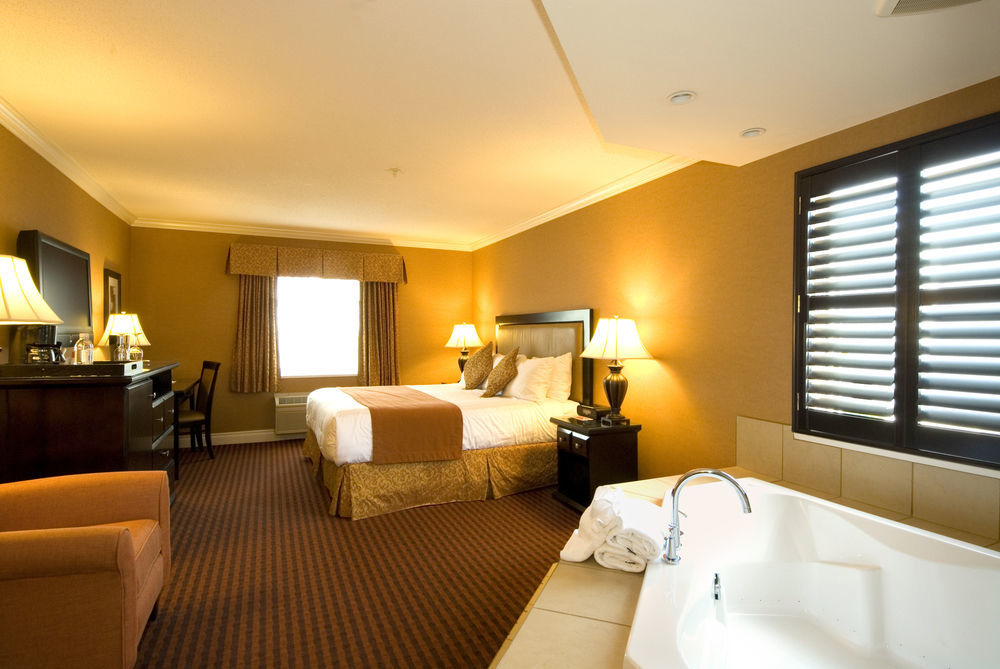 Ramada By Wyndham Surrey/langley Surrey