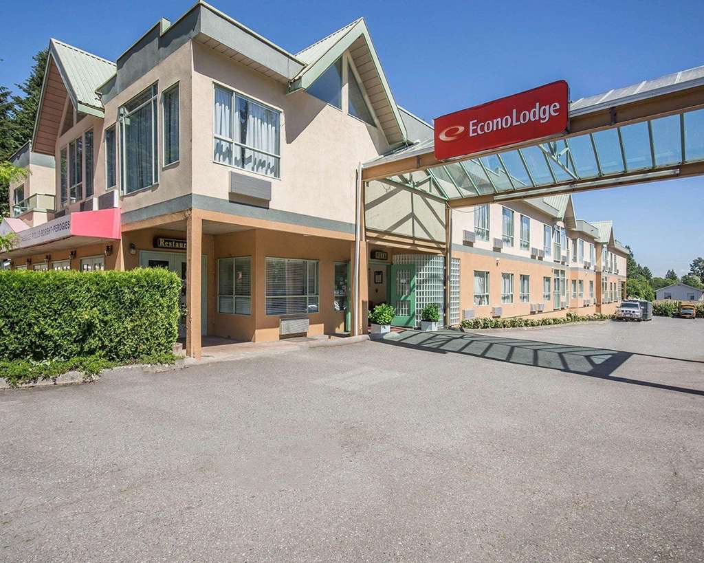 6 Surrey, Bc Hotel Surrey