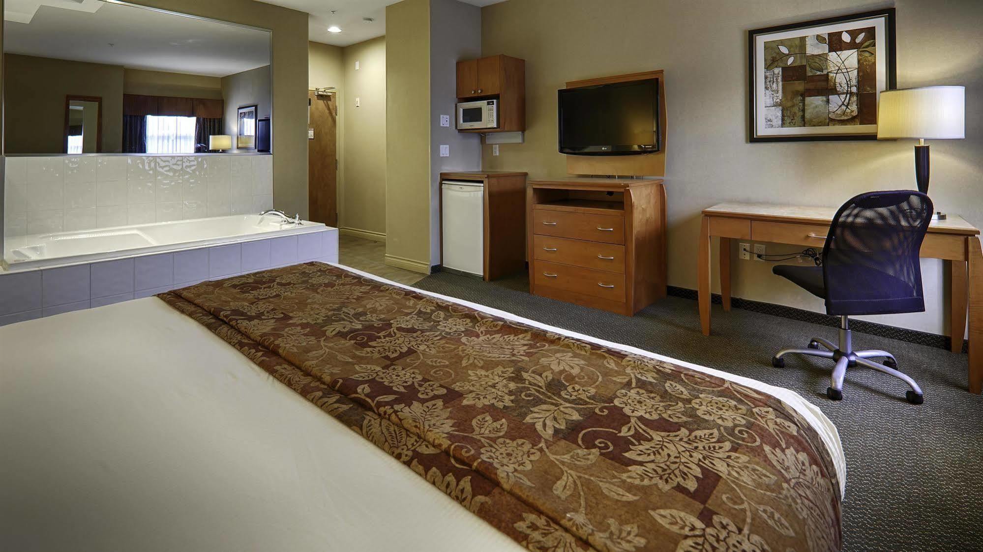 Western Peace Arch Hotel Surrey