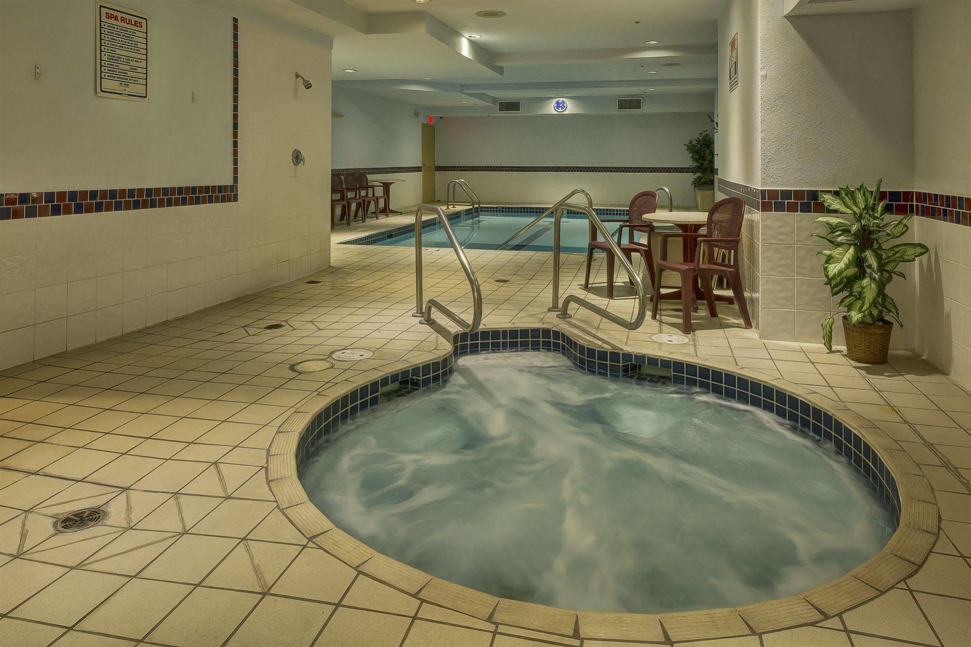 Western Peace Arch Hotel Surrey