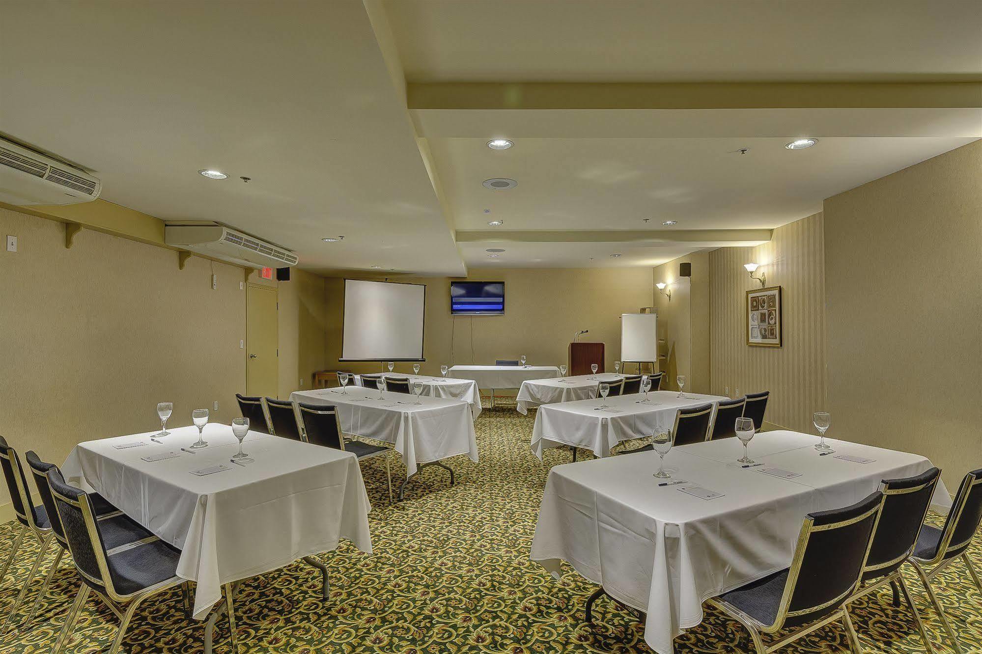 Hotel Western Peace Arch Surrey