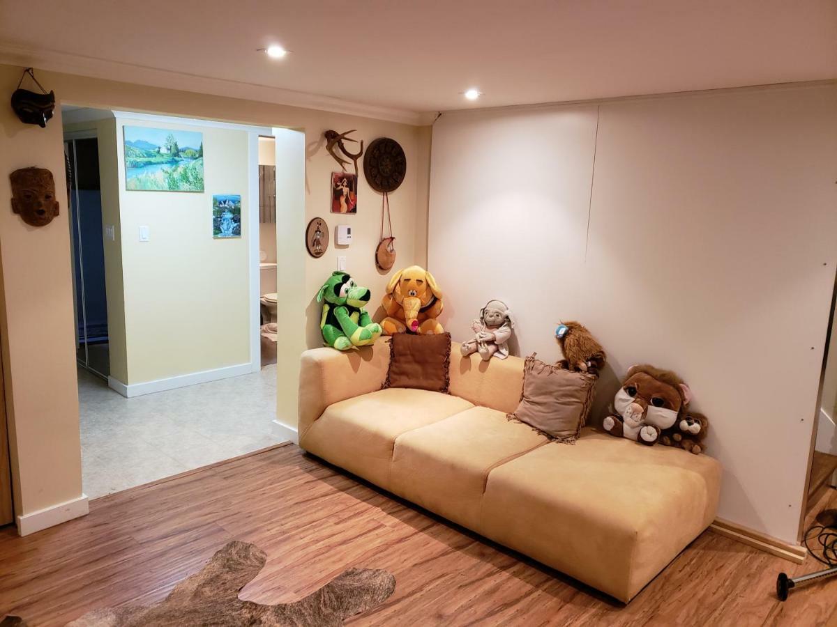 Apartment Chic 2 Bdrm Basement Unit