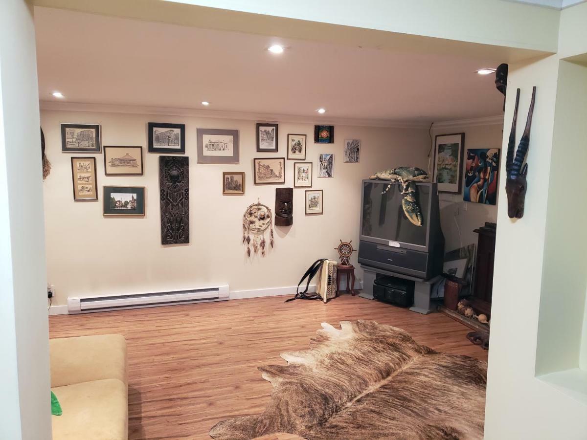 Apartment Chic 2 Bdrm Basement Unit Surrey