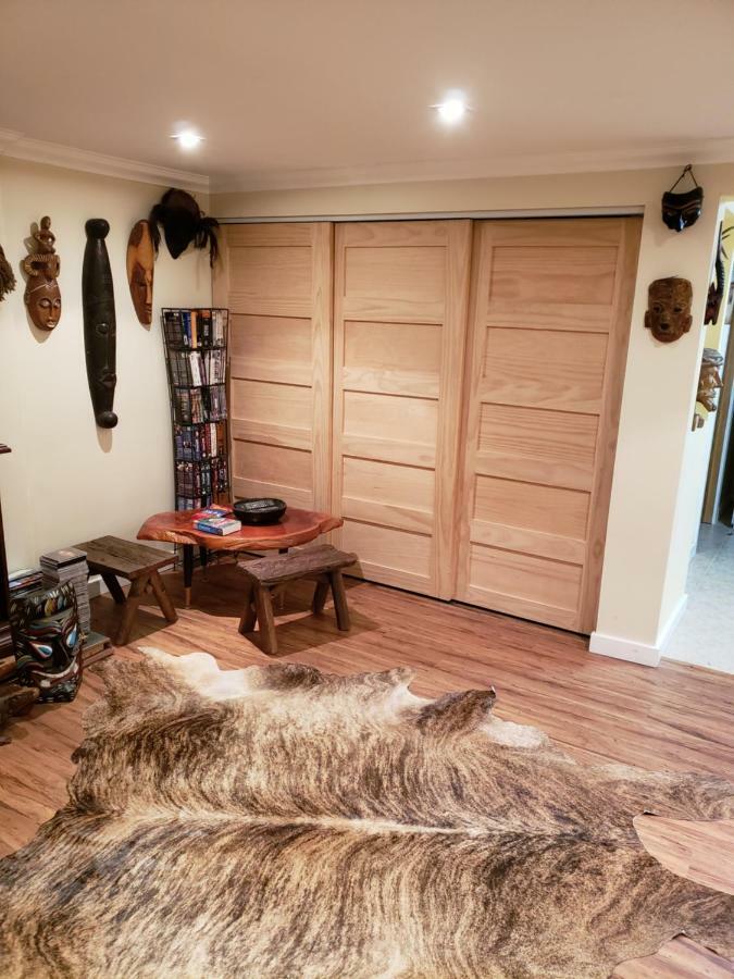 Chic 2 Bdrm Basement Unit *