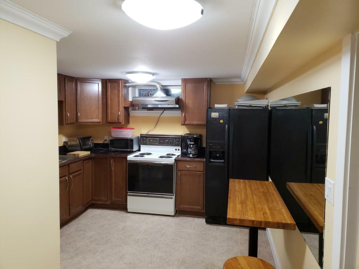 Apartment Chic 2 Bdrm Basement Unit *