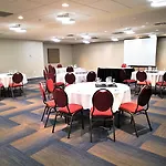 Holiday Inn Express And Suites Surrey By Ihg