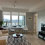 Private Park Suit Surrey Downtown-600Sf-1Br-1Bth