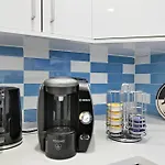 Modern Bright Whole House Major Attractions Nearby