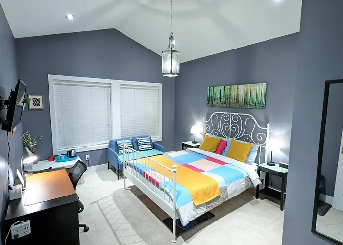 Cozy Ensuite Room Near Nature & Amenities