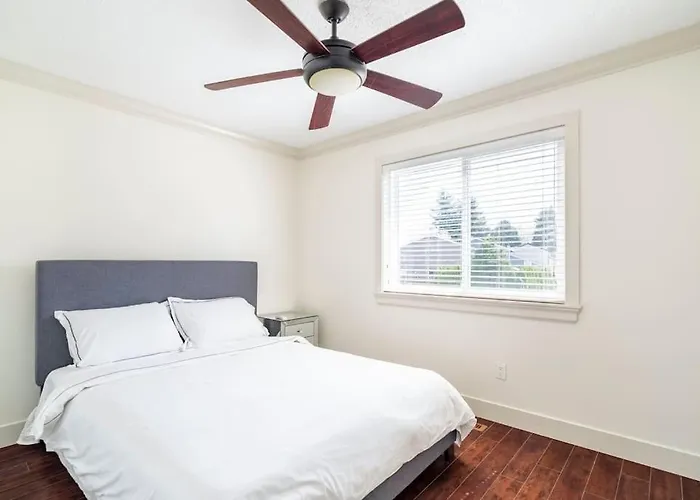 Spacious Family Home Upper Level 3 Bedrooms
