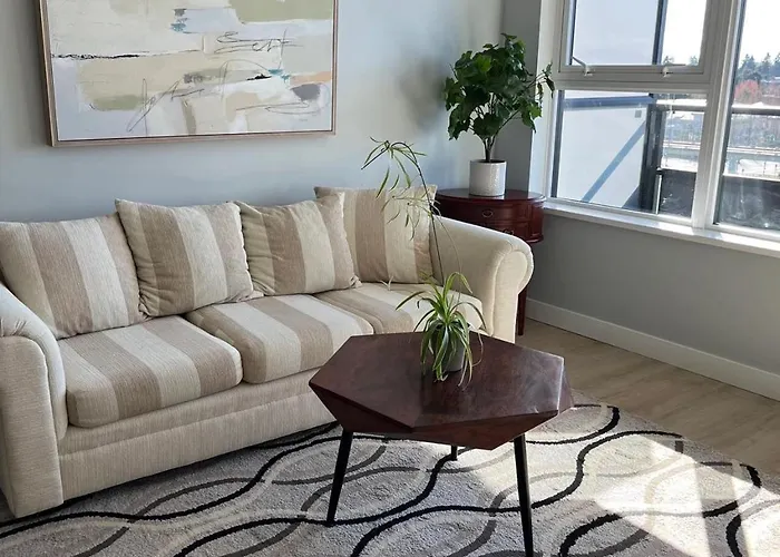 Private Park Suit Surrey Downtown-600Sf-1Br-1Bth