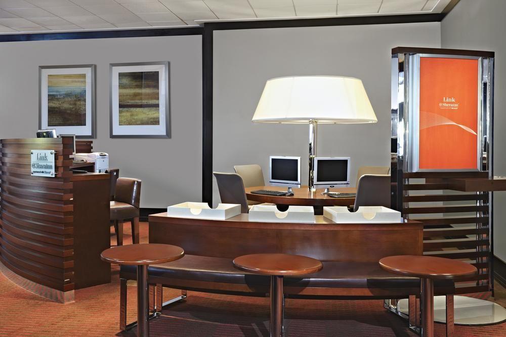 Sheraton Vancouver Guildford 4*
