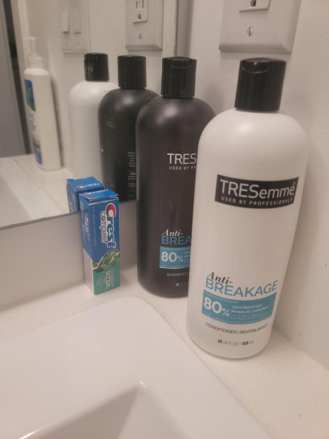 Apartment Private And Washroom In Surrey