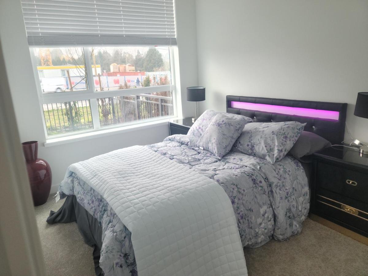 Apartment Private And Washroom In *