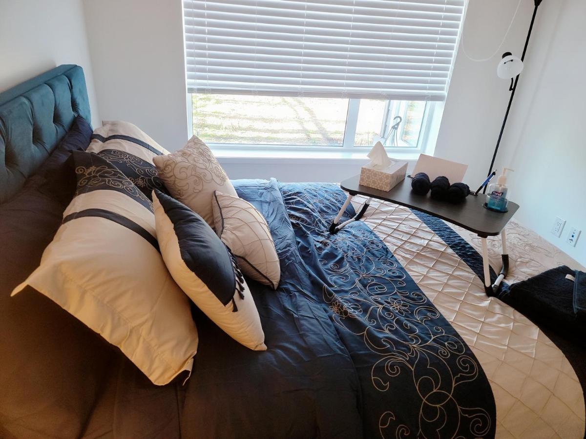 Apartment Private And Washroom In *