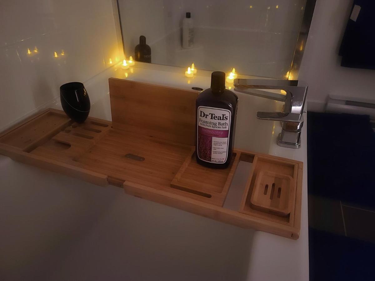 Private And Washroom In Apartment *