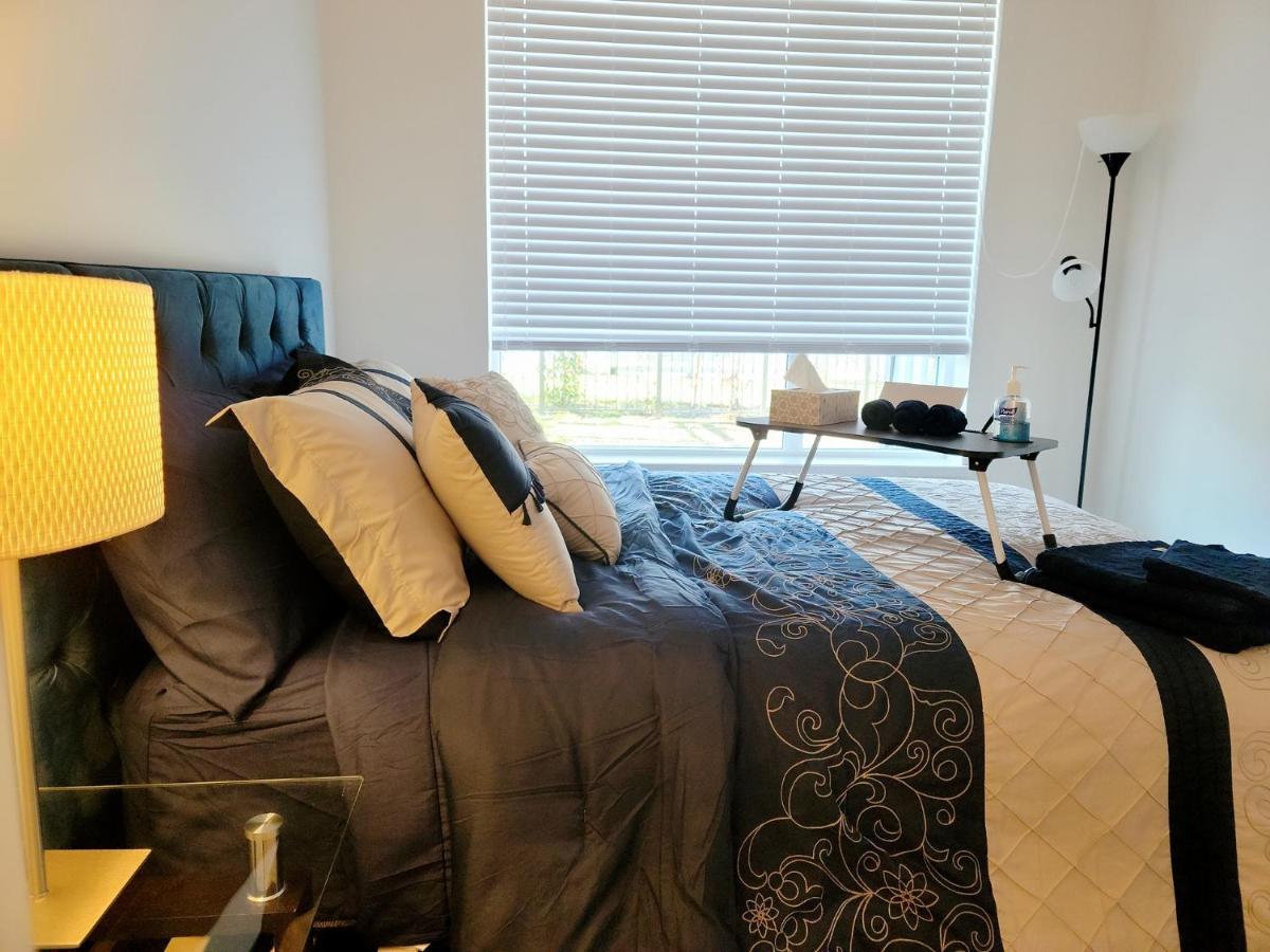Apartment Private And Washroom In *