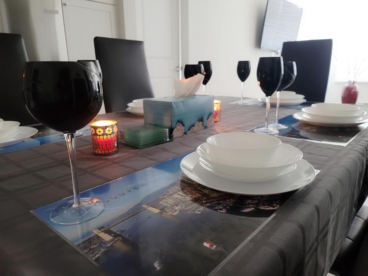 Apartment Private And Washroom In *