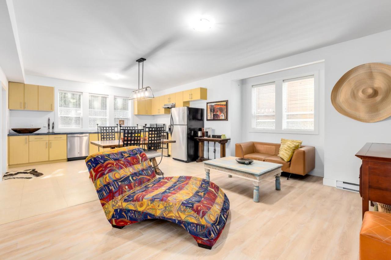 Apartment Crescent Beach Is A Walk Away From Casa Altamira! *