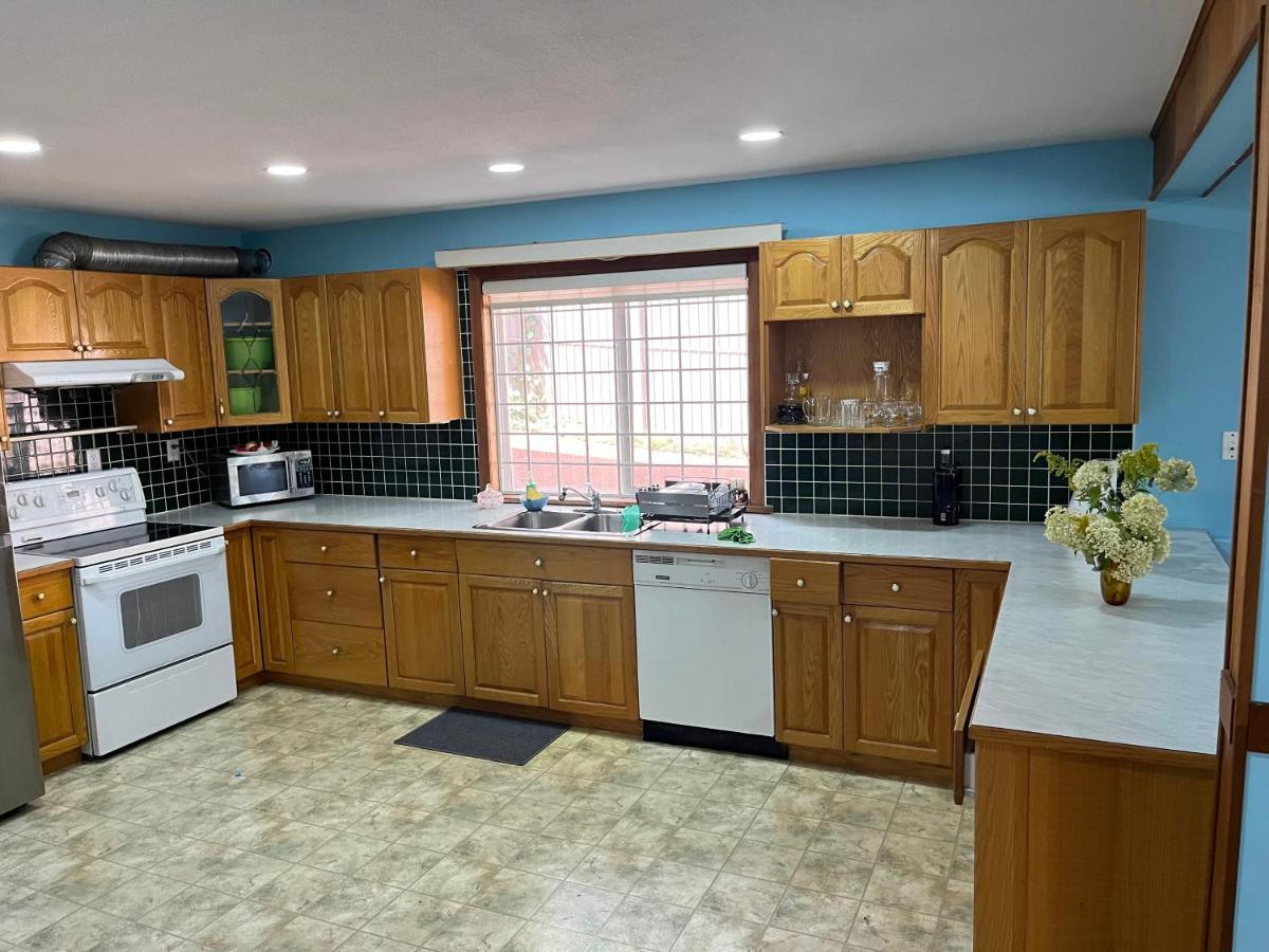 Dalatbnb Large Kitchen * Surrey