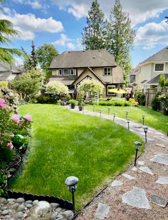 Homestay Spacious & Comfortable, Private Queen & Bath In West Cloverdale *