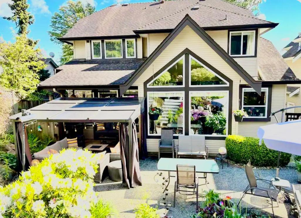 Spacious & Comfortable, Private Queen & Bath In West Cloverdale Surrey