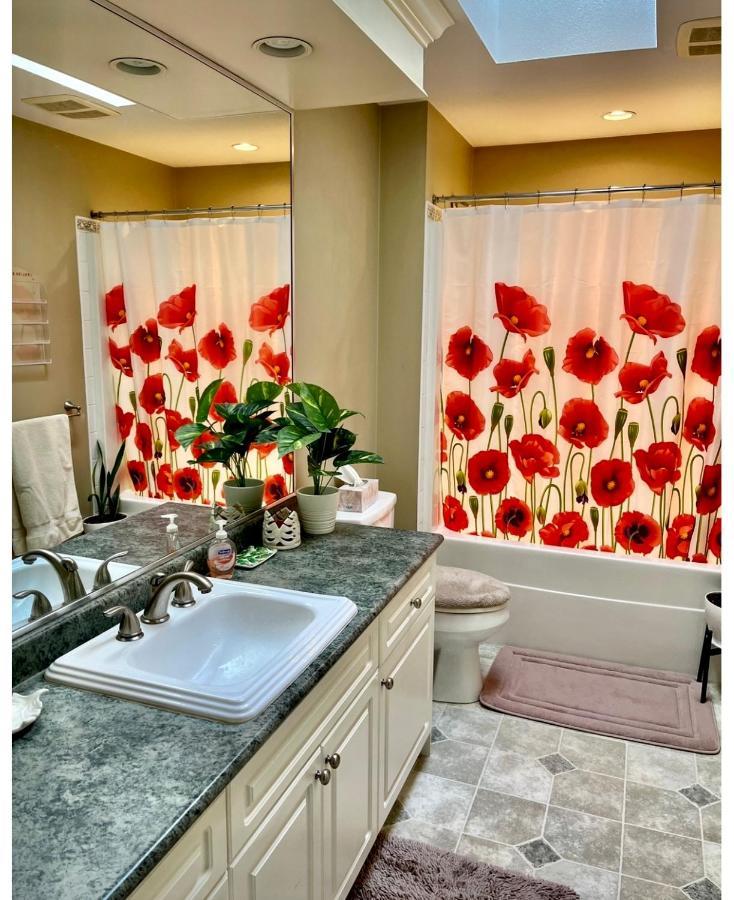 Spacious & Comfortable, Private Queen & Bath In West Cloverdale * Surrey