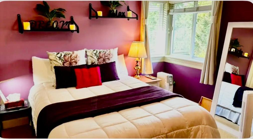 Spacious & Comfortable, Private Queen & Bath In West Cloverdale