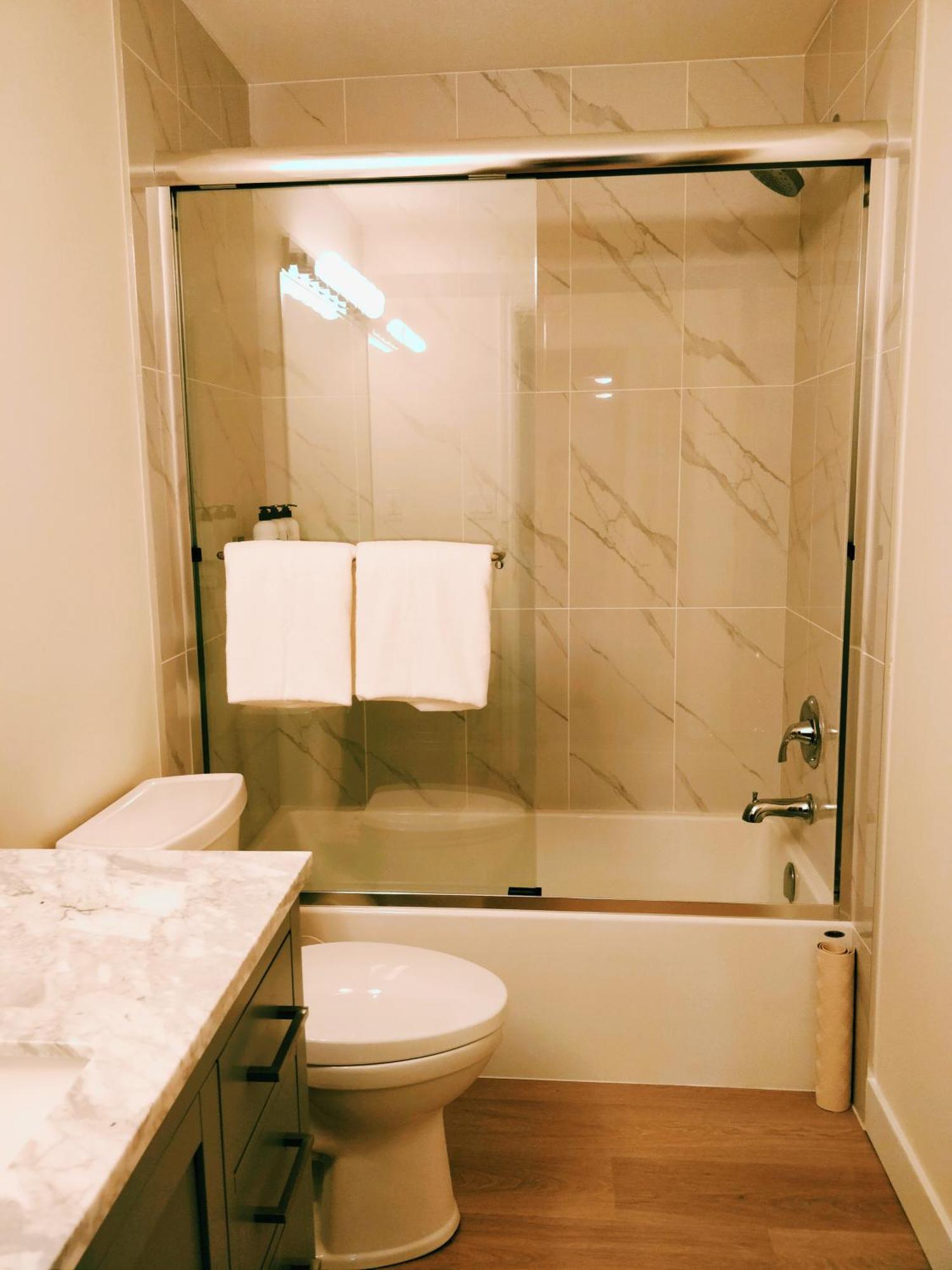 Villa 4br Basement Near Port Mann Bridge
