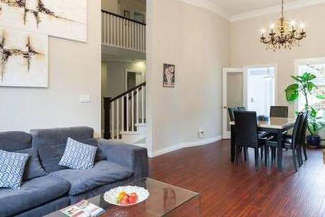John&jane's House Homestay Surrey