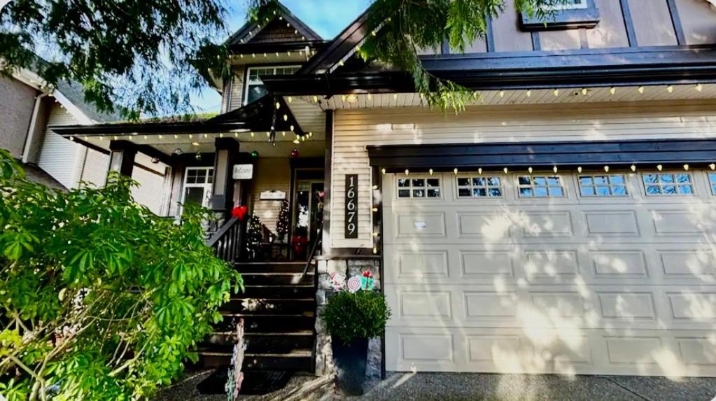 Homestay Spacious & Comfortable, Private Queen & Bath In West Cloverdale *