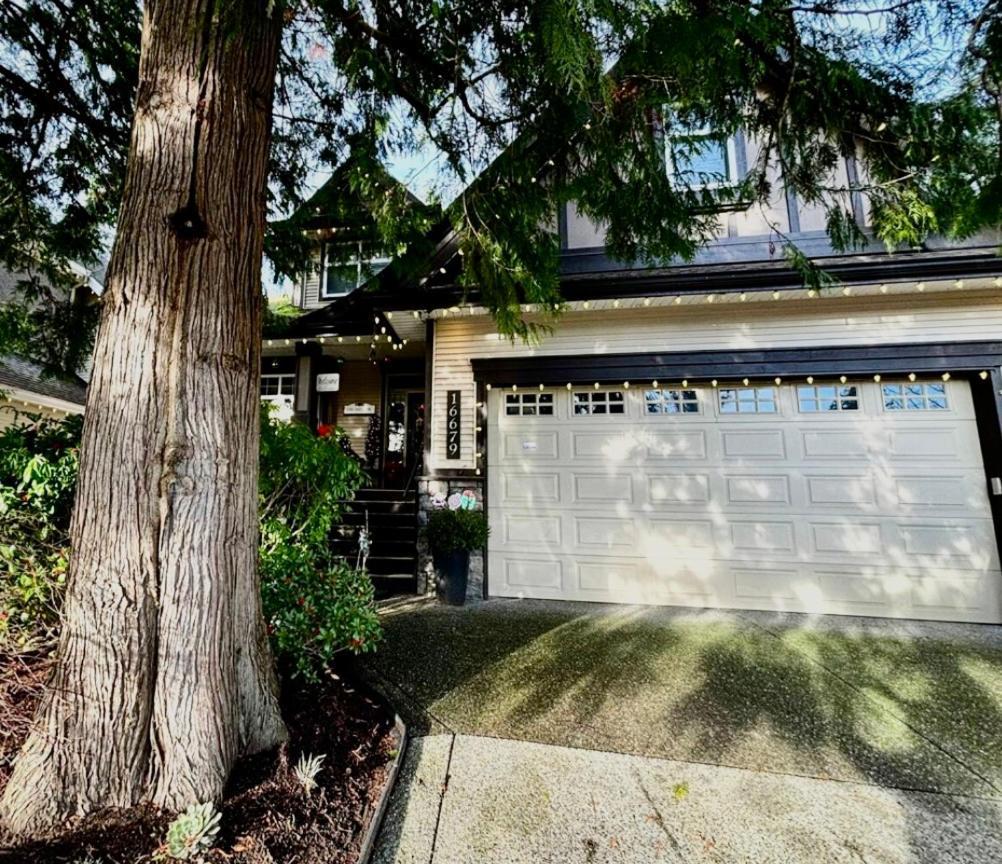 Homestay Spacious & Comfortable, Private Queen & Bath In West Cloverdale Surrey
