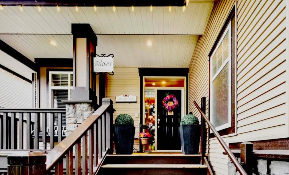 Spacious & Comfortable, Private Queen & Bath In West Cloverdale Surrey