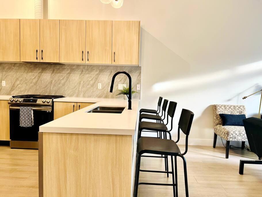 Apartment Family Friendly Ground Level Surrey