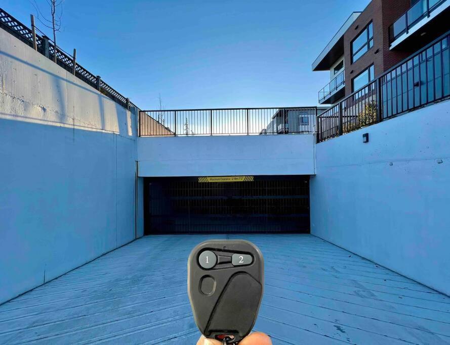 Apartment Family Friendly Ground Level Surrey
