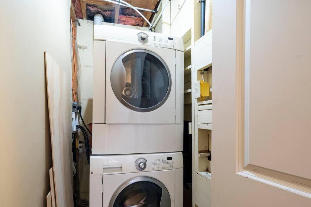 Holiday home Spacious Family Upper Level 3 Bedrooms Surrey