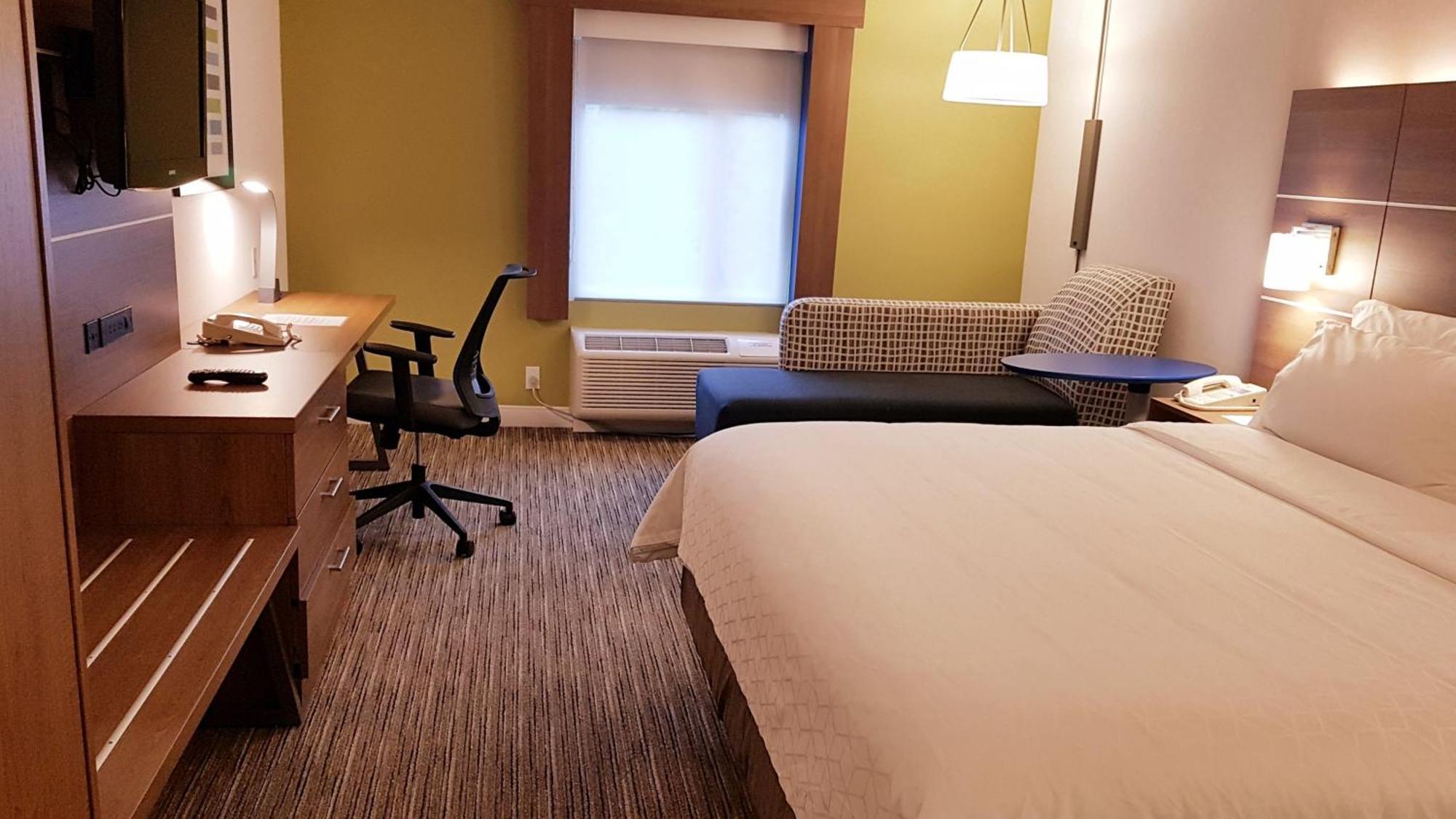 Express And By Ihg 2*