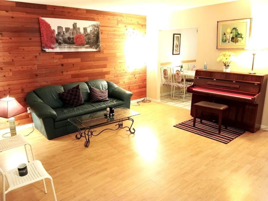 Holiday Season Deal -stylish Near Shopping, Restaurants & Transit C3