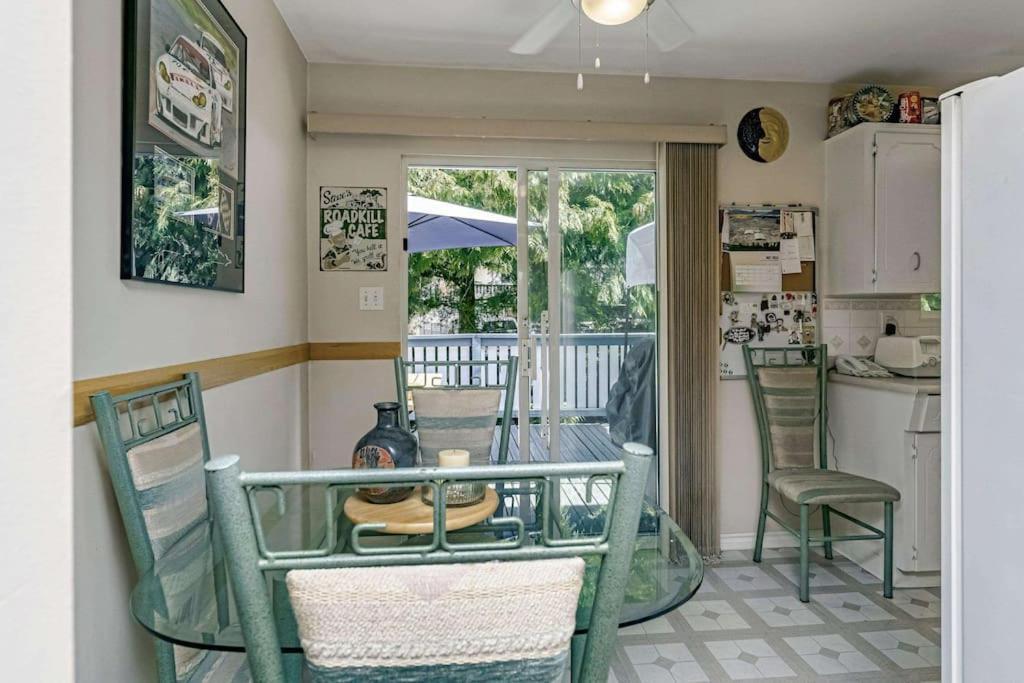 Holiday Season Deal -stylish Near Shopping, Restaurants & Transit C3