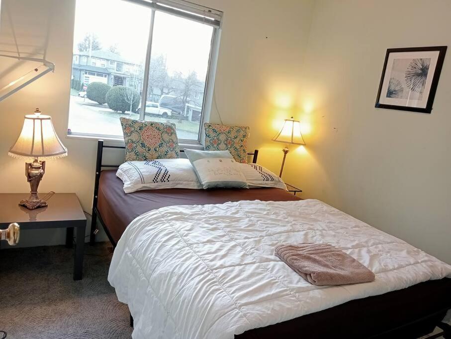 Holiday Season Deal -stylish Near Shopping, Restaurants & Transit C3 *