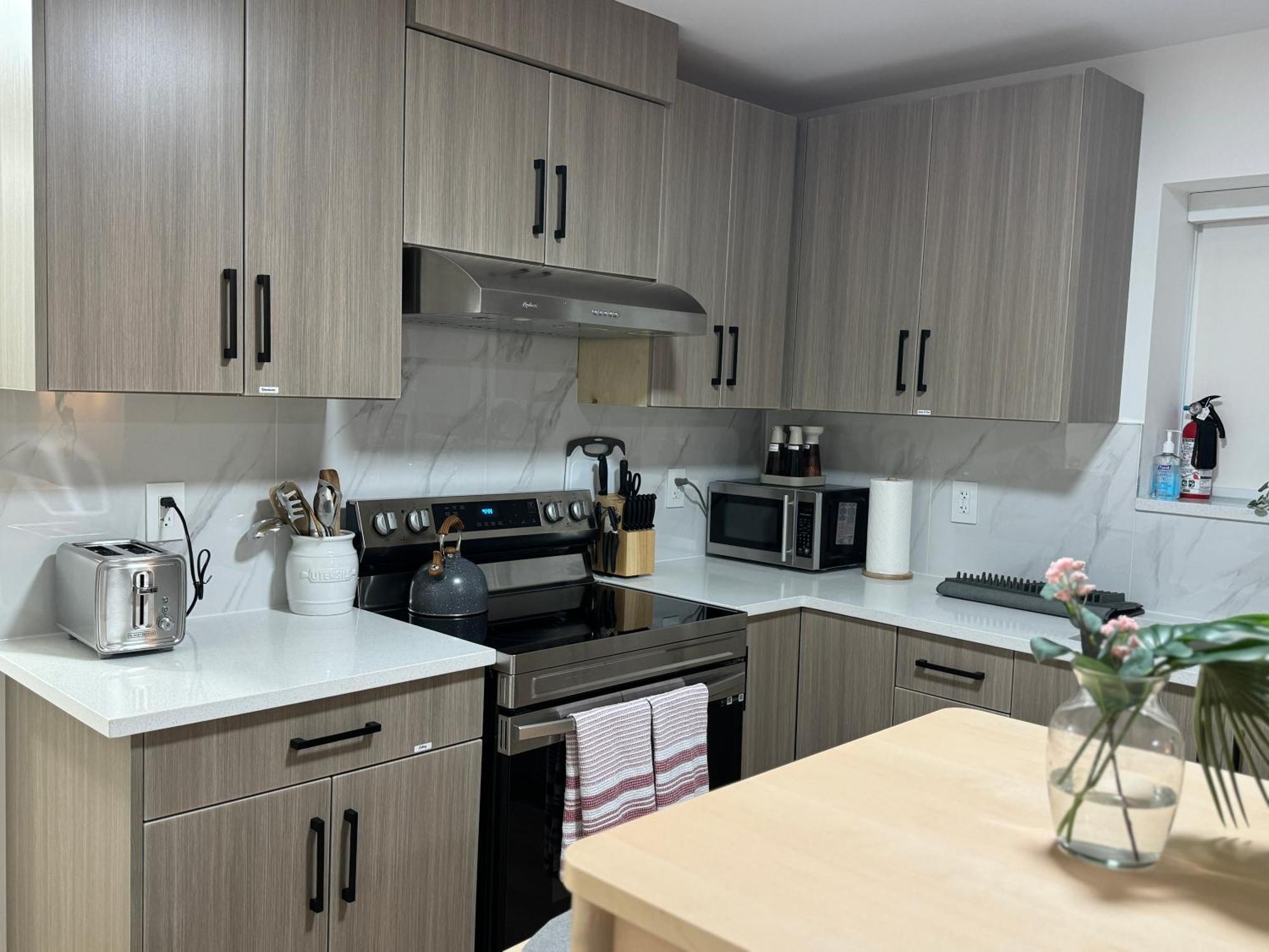 Guest house The Sunset Haven- Cozy 2br Basement Near White Rock *