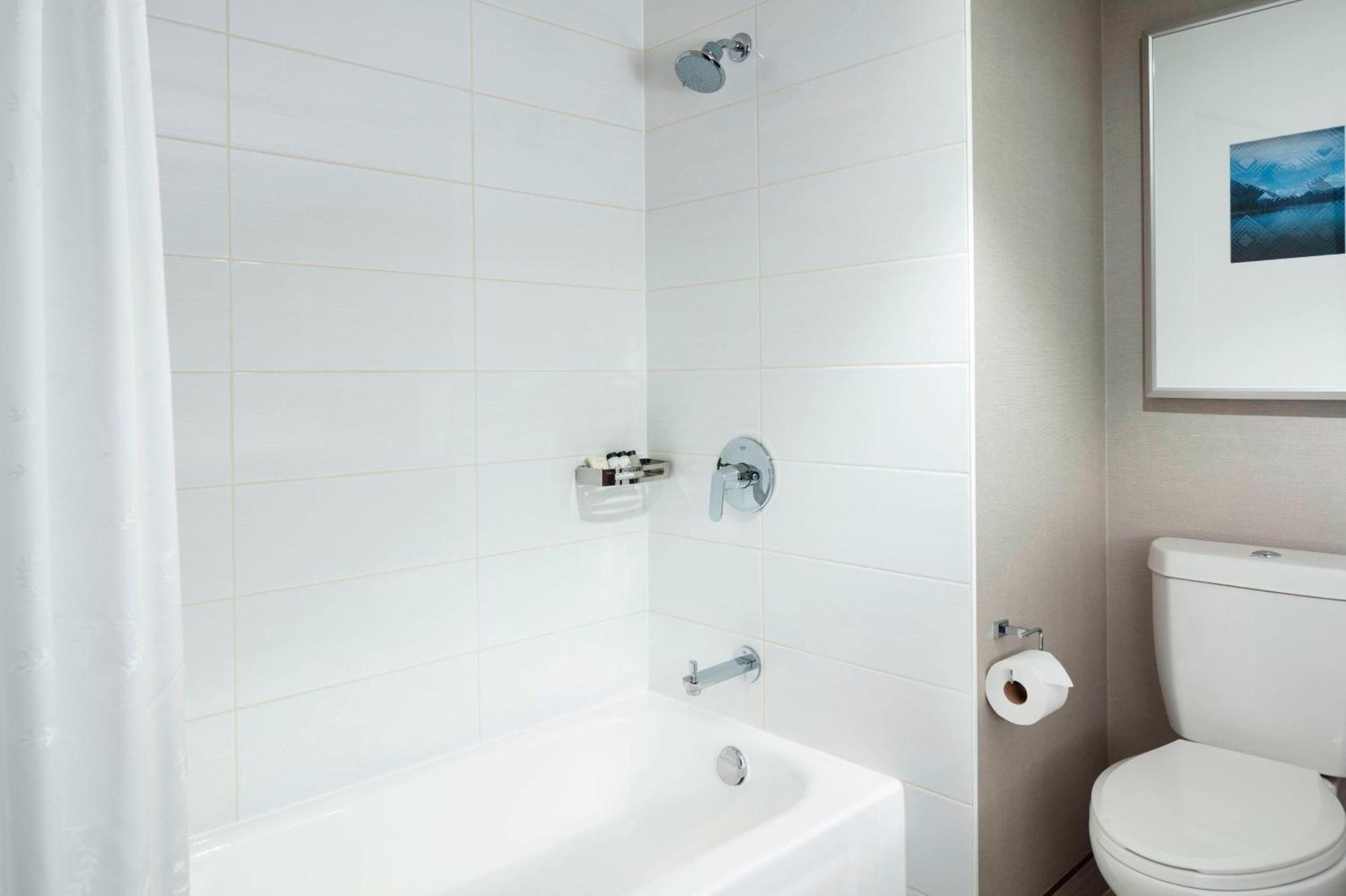 Sheraton Vancouver Guildford 4*