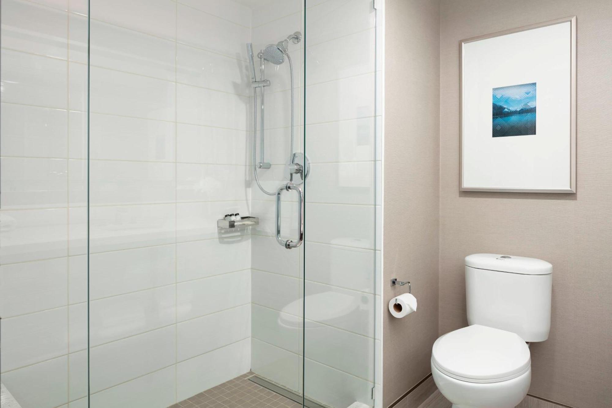 Sheraton Vancouver Guildford 4*