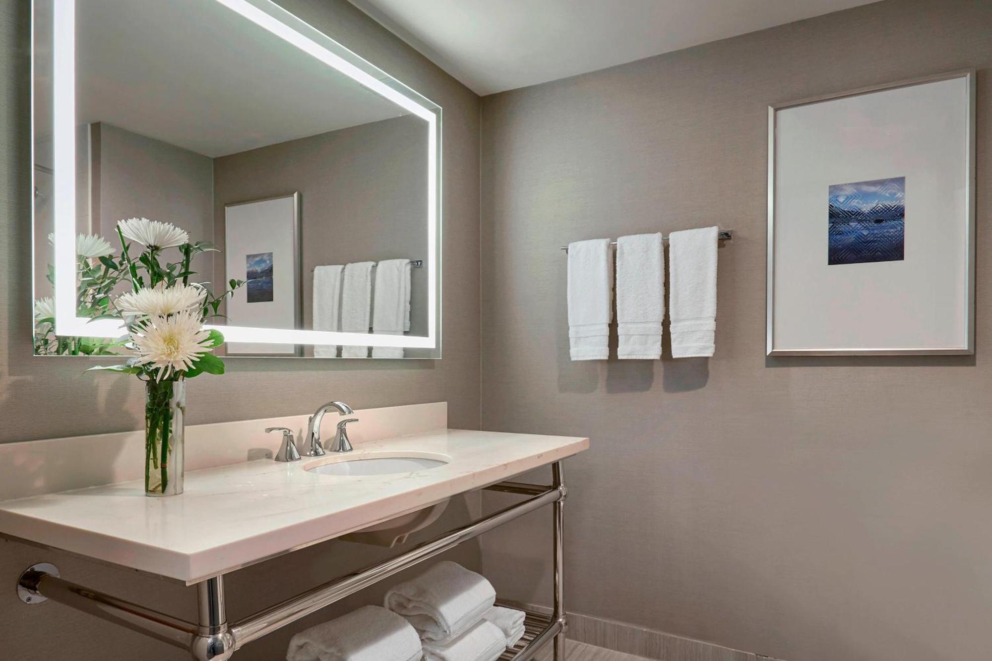 Sheraton Vancouver Guildford 4* Surrey