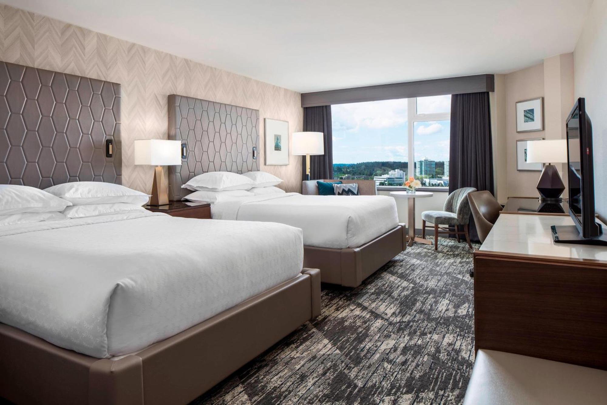 Sheraton Vancouver Guildford Hotel 4*