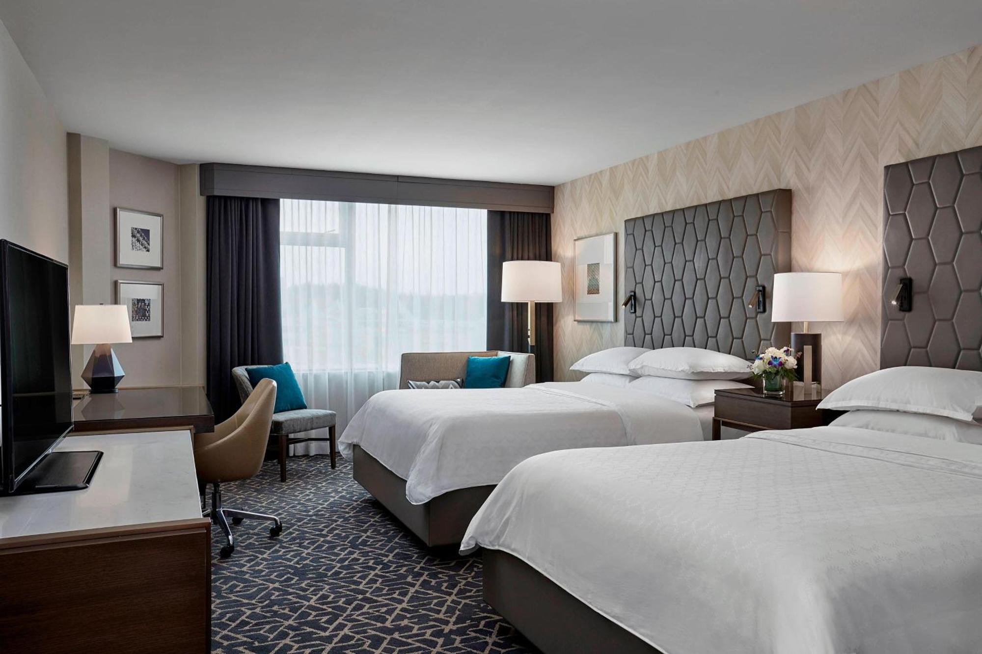 Sheraton Vancouver Guildford 4*