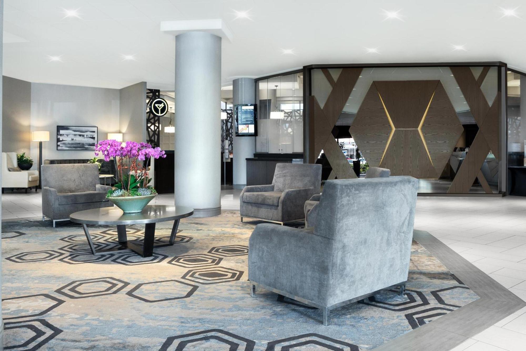 Sheraton Vancouver Guildford Hotel 4*