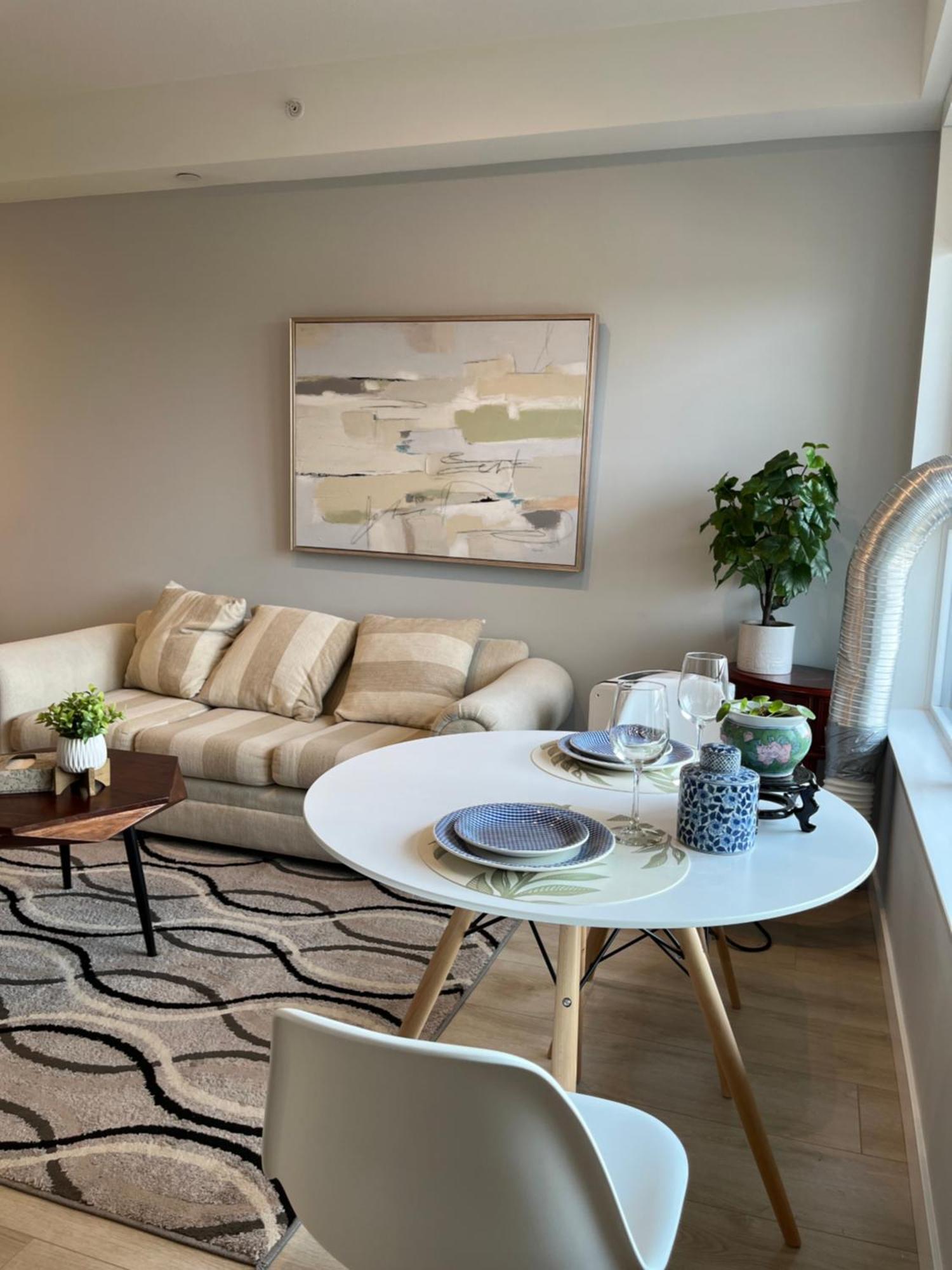 Private Park Downtown-600sf-1br-1bth Apartment Surrey