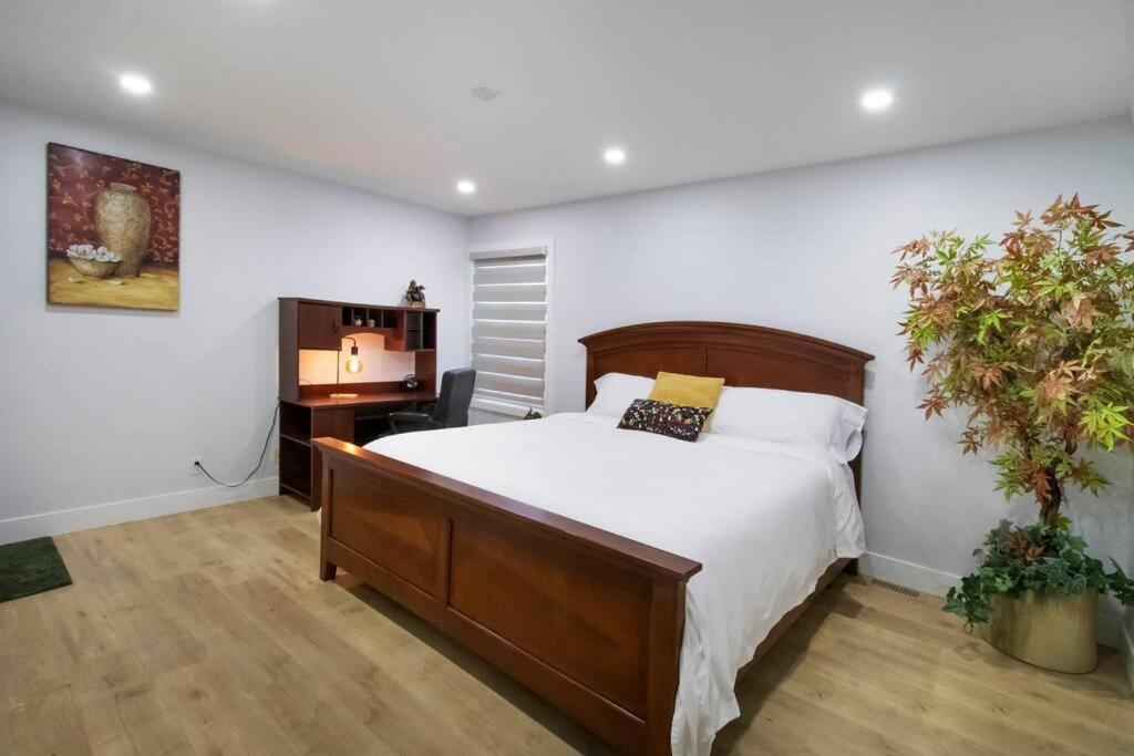 Modern Bright Whole House Major Attractions Nearby Holiday home *