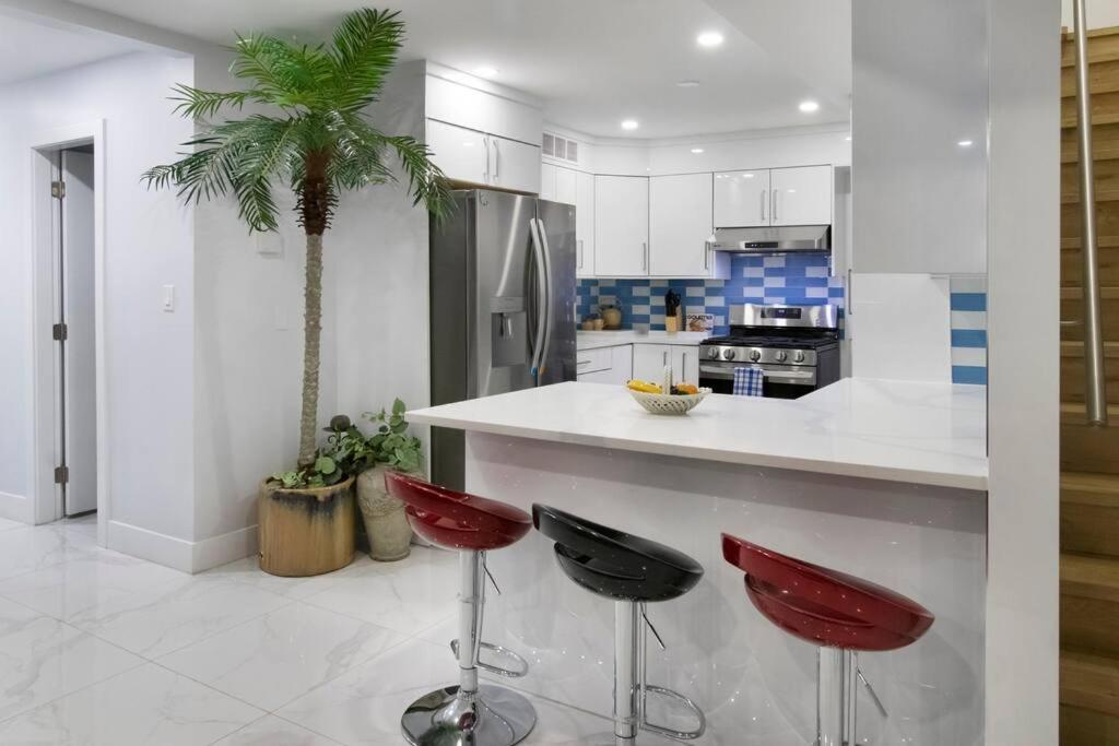 Modern Bright Whole House Major Attractions Nearby Surrey